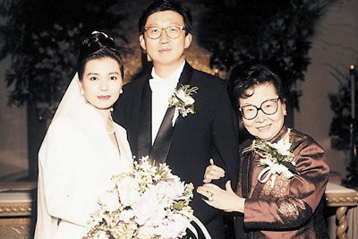 2月16日 香港<em>性感女神</em><em>钟楚红</em>出生 她的美无可