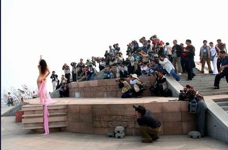 旅游局官微发<em>裸女</em>图 玩的是何种营销?【2】--陕