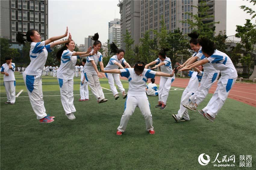 西安初中生晒小清新卖萌托福照初中生毕业知道百度图片