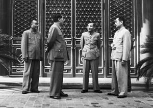开国元勋出席大典          新中国的领导人 1954年,在中南