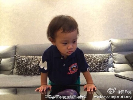 贾乃亮为<em>女儿</em>甜馨<em>2岁生日</em>送<em>祝福</em> 萌娃可爱照大