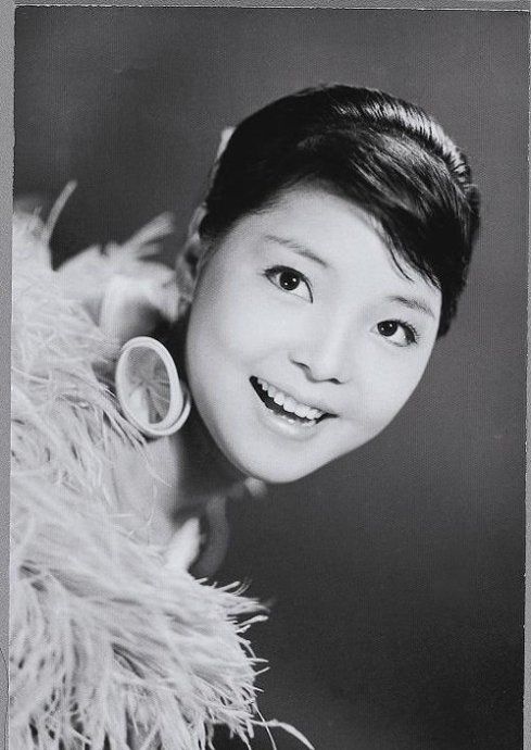 1953年1月29日邓丽君出生 一代歌后美丽温婉
