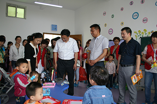 安康市中医医院送爱十年暖童心