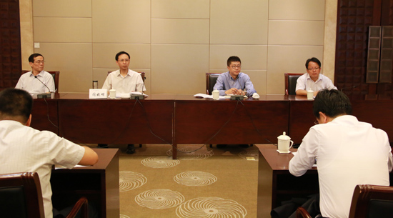 人民日报社陕西分社召开全体人员会议，宣布编委会关于王乐文任陕西分社社长的任职通知。
