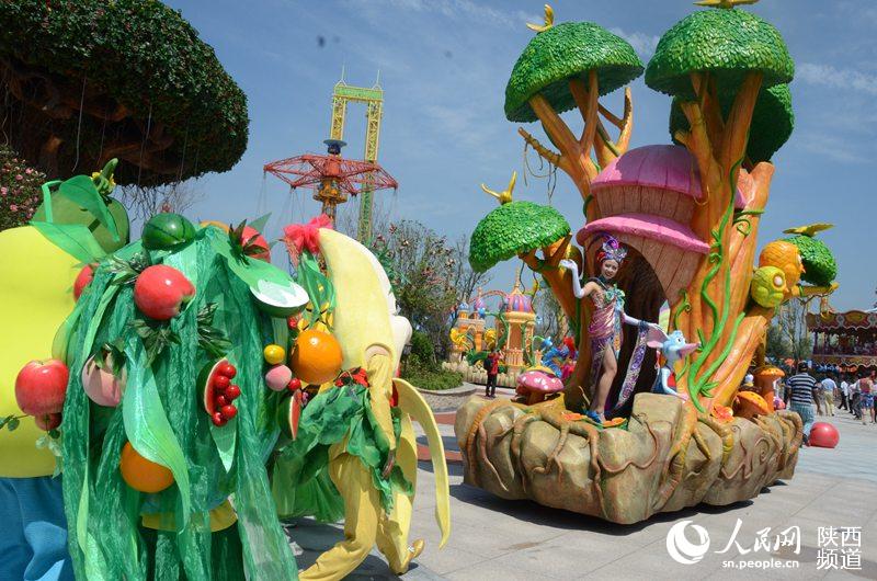 乐华欢乐世界在西咸新区开园(组图)