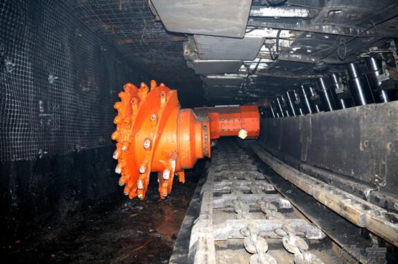 神东煤炭公司锦界煤矿143台液压支架两天时间