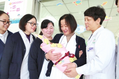 豫中南首例试管婴儿在漯河市中心医院诞生