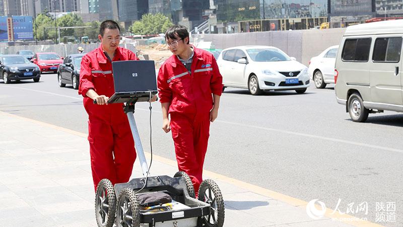 �����ǡ���һ���Ͷ��ڣ������þ�ͷ��¼����ú�����ֺܾ���ң�о���ҵ��ҵԱ�ı���������ʽ��ͼΪ��ҵ��Ա�����״�̽�⡣������ ��