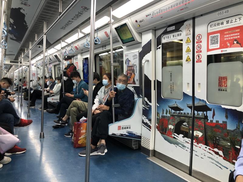西咸地铁专列引领文明出行新风尚