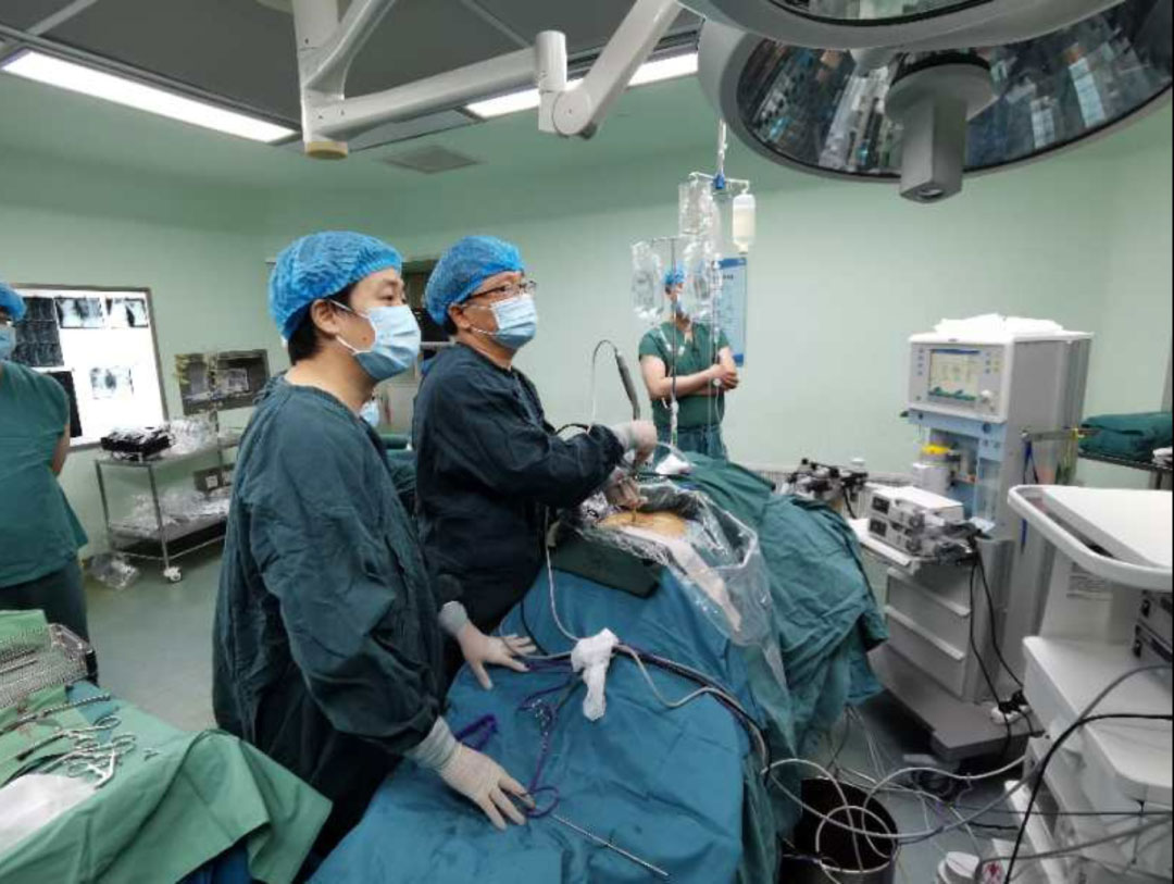 西安市第一医院骨外科成功实施微创脊柱内镜下双节段