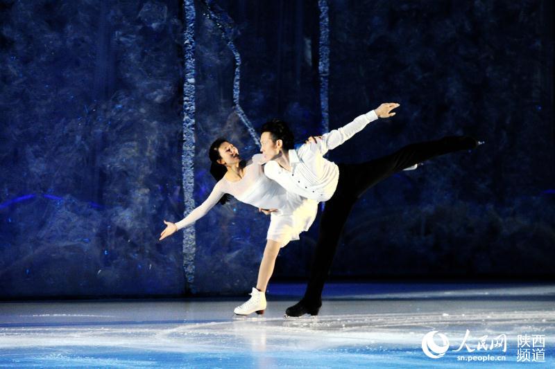 龐清佟健在西安奧體中心完美演繹“冰上芭蕾”