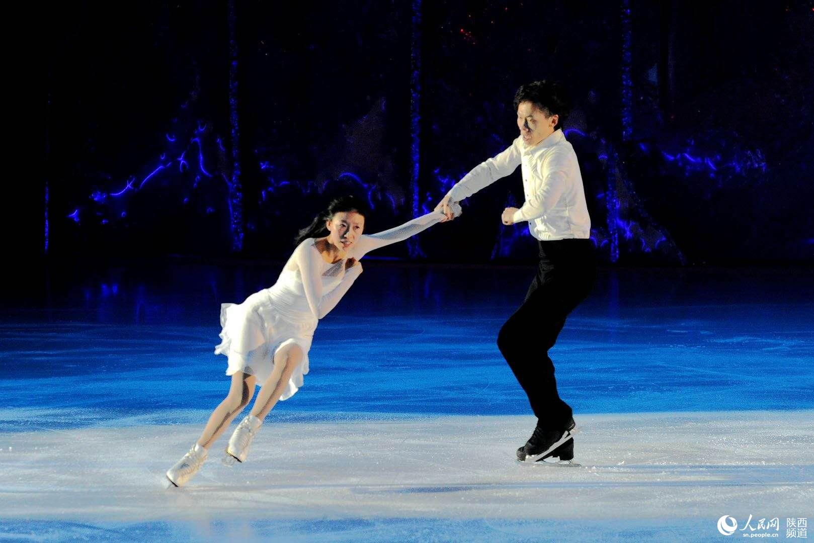 龐清佟健在西安奧體中心完美演繹“冰上芭蕾”