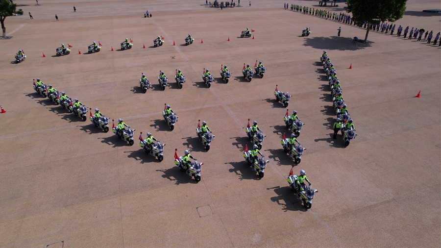 西安公安交警女子鐵騎出征儀式現場。相裡瓏南 攝