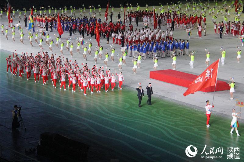 十四運會開幕式現場，陝西代表團入場。人民網 鄒星攝