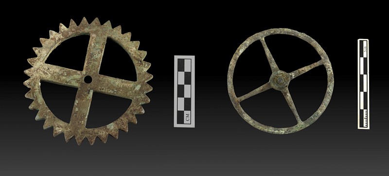 江村大墓K27出土的銅齒輪、銅構件。陝西省考古研究院供圖