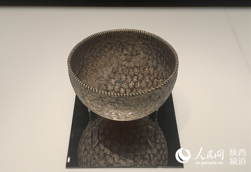 “丝路琉光――从地中海到长安的古代玻璃艺术”特展展出的藏品。李志强 摄