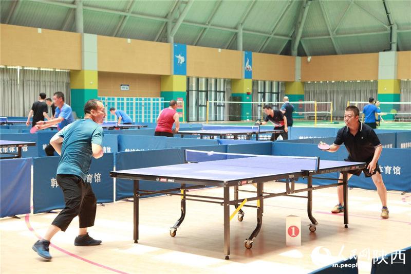 陝西省韓城市體育館內市民們正在鍛煉，這裡曾經承辦了十四運會柔道比賽 。