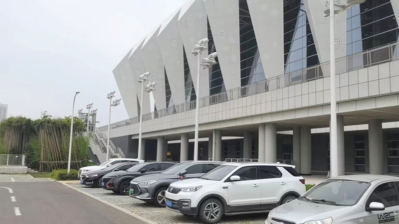 西安奧體中心在東西南北四個廣場共設置5587個停車位。西安國際港務區融媒體中心供圖