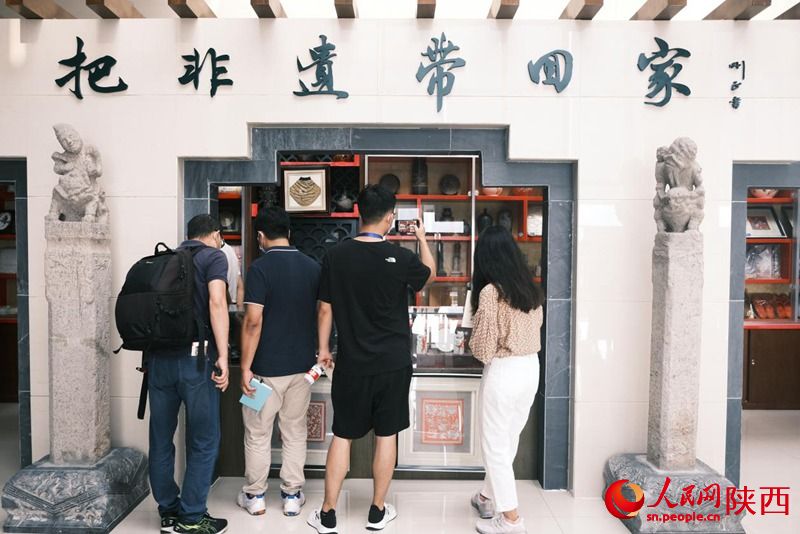 8月1日上午，中外媒體走進渭南市非物質文化遺產展示傳習館，感受千年文化瑰寶的魅力。人民網記者吳超 攝