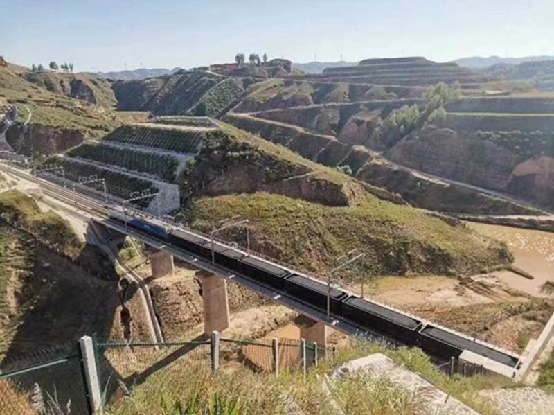 浩吉铁路沿线风景。