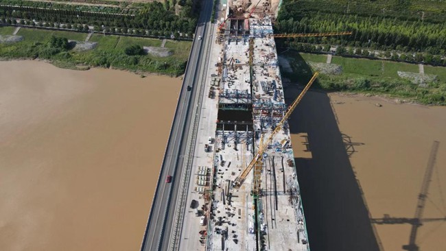 京昆改扩建项目渭河特大桥左幅顺利合龙