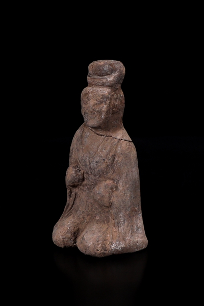 北周宇文覺墓出土的跪坐女佣。陝西省考古研究院供圖