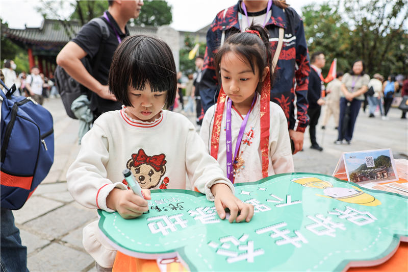 长假期间，华清宫景区策划了一系列精彩的“文化大餐”。华清宫景区供图