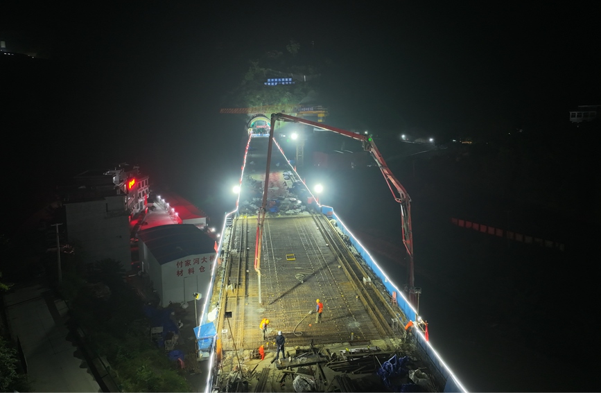 西康高铁付家河大桥建设现场。张震鑫 摄