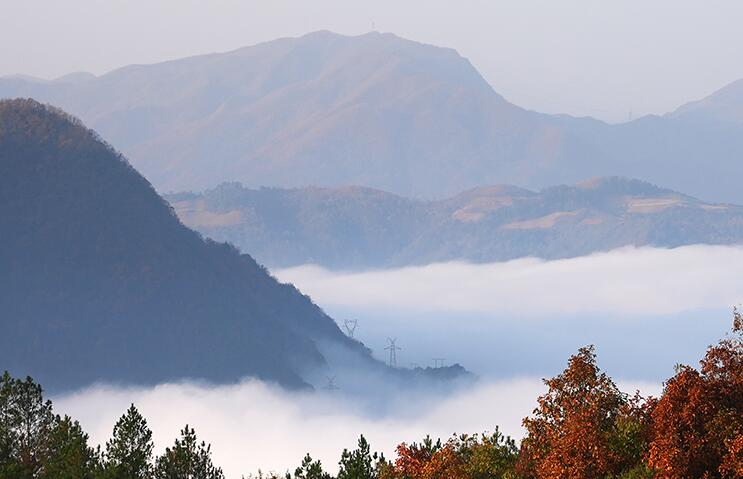 秦岭山城石泉冬日云海现奇观