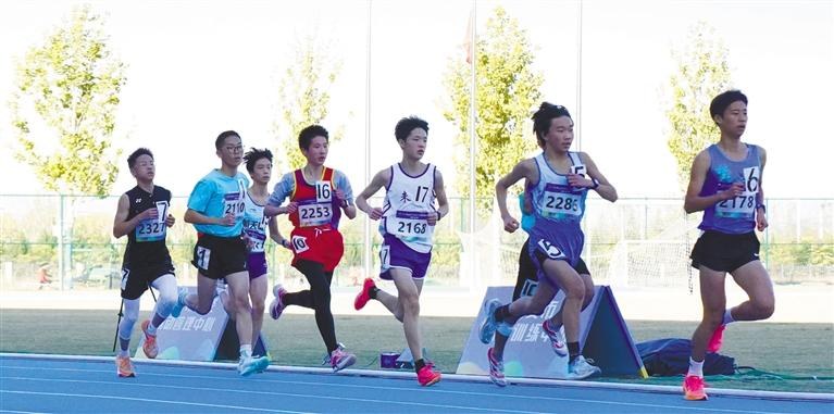 11月26日，2023年西安市中小学生田径锦标赛（体传校组）在西安市体育训练中心田径场举行。