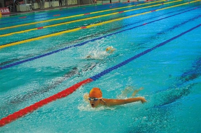 陝西省游泳跳水館成為西安市民在冬季進行室內鍛煉的好去處（12月17日攝）。