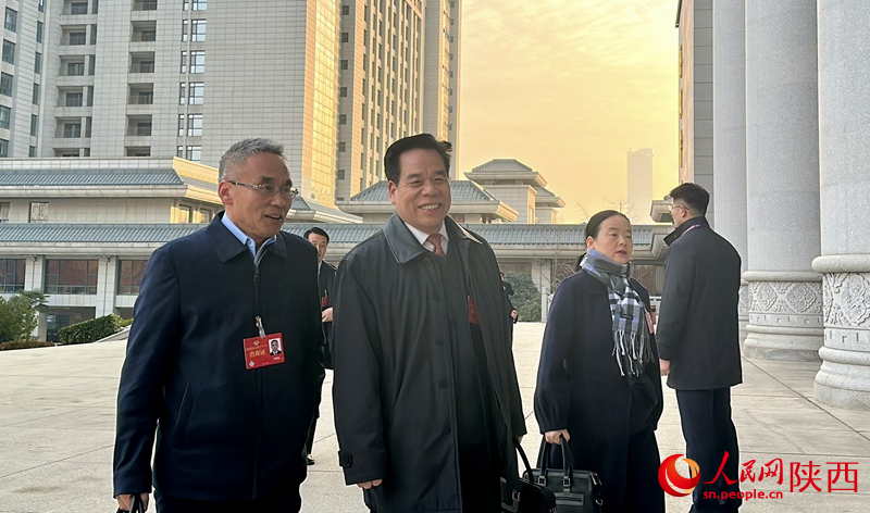 陝西省政協委員步入會場。人民網記者 白鴿攝