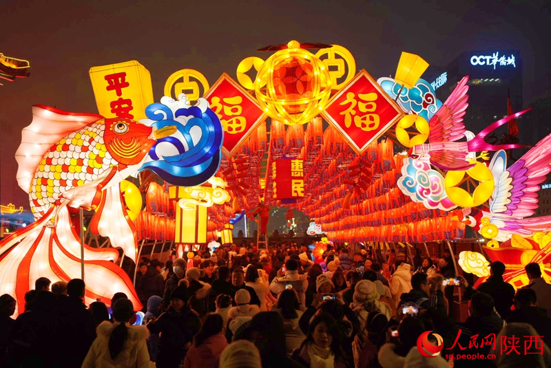 西安城牆新春燈會現場。人民網記者白鴿 攝