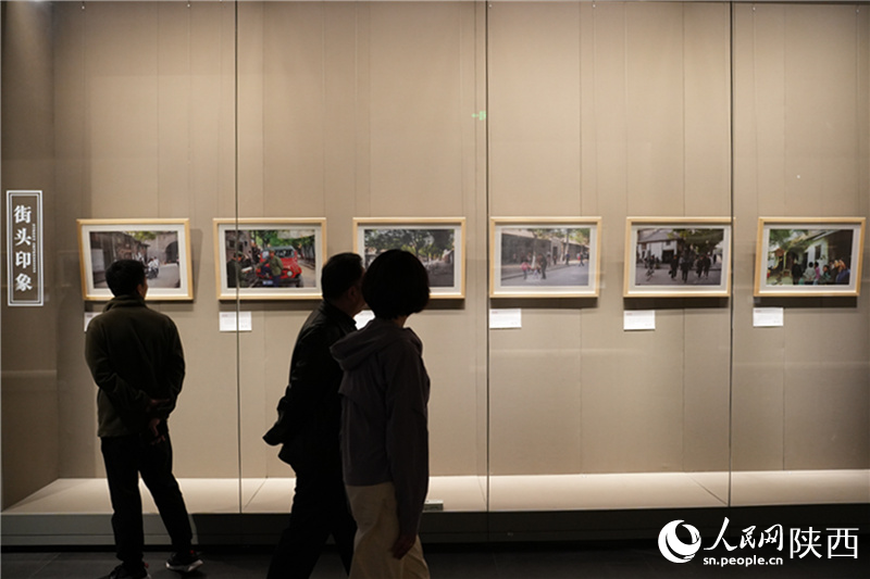 87幅城市老照片5月1日起在西安博物院集中展出。人民网记者 李志强摄