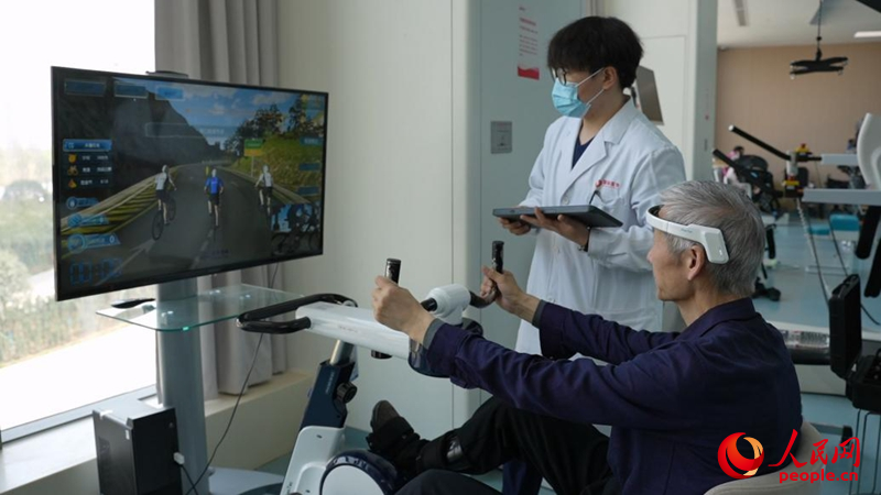 臻泰智能的合作医院已将“脑机接口”设备投入临床使用。人民网 党童摄