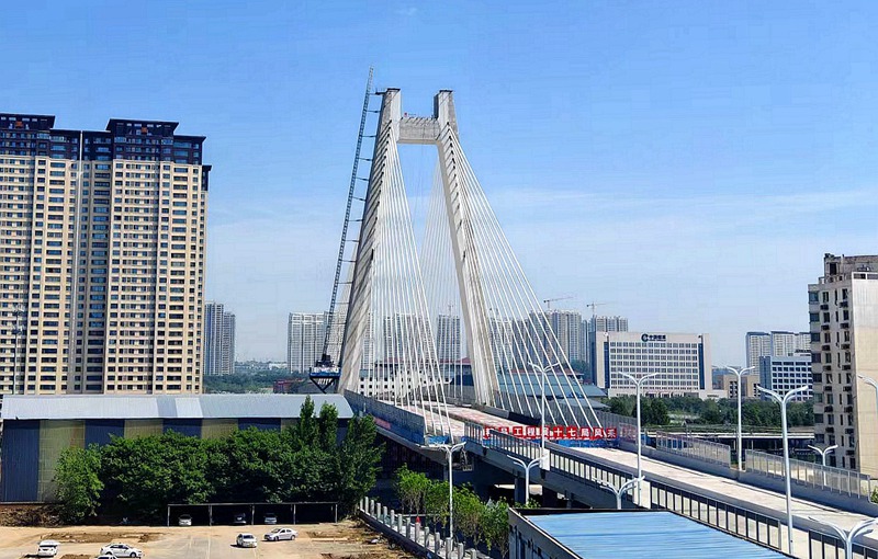 全国单体转体最大吨位斜拉桥转体成功