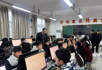 杜海峰委员：为少年儿童健康成长奔与走
