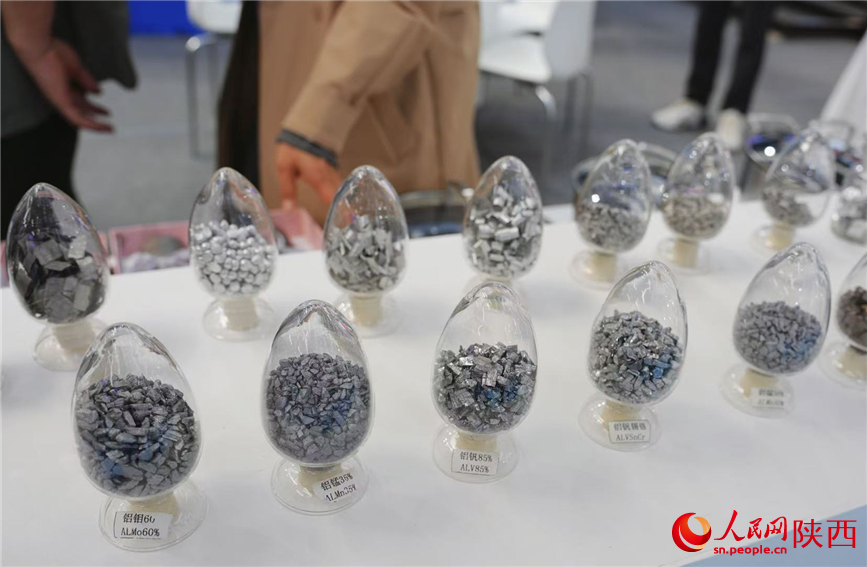 博覽會上展出的各類原材料。人民網記者 魏鑫攝