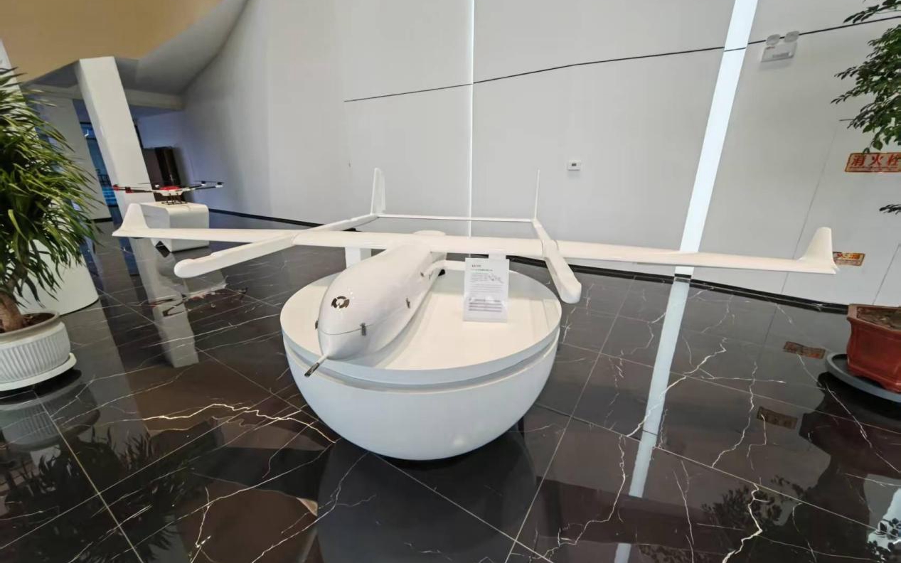商洛市中天禹辰高端無人機制造項目展示廳內展示的無人機。受訪者供圖