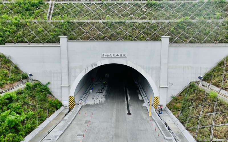 航拍秦岭九天山隧道。王少华 摄