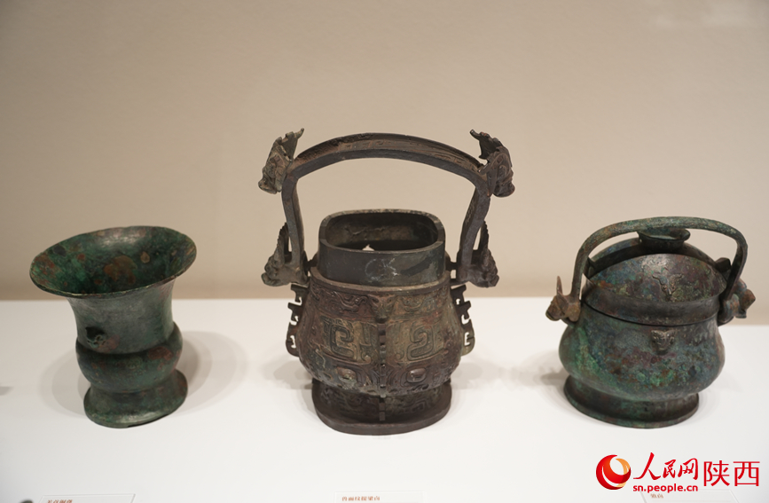 “吉金·中国”展上展出的精品文物。人民网记者 李志强摄