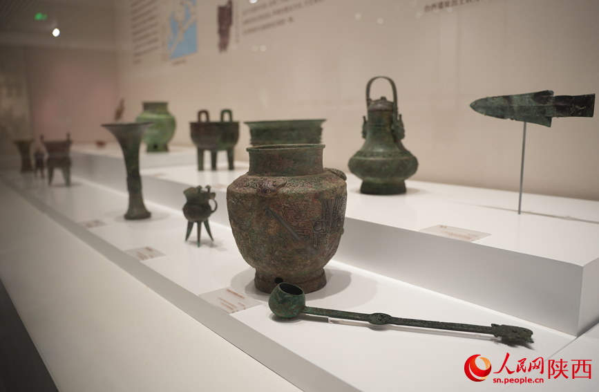 “吉金·中国”展上展出的精品文物。人民网记者 李志强摄