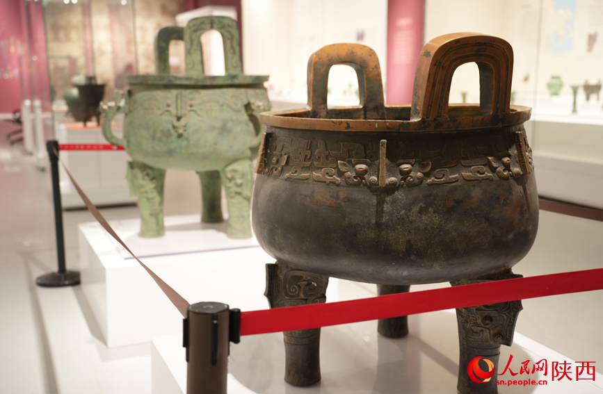 “吉金·中国”展上展出的精品文物。人民网记者 李志强摄