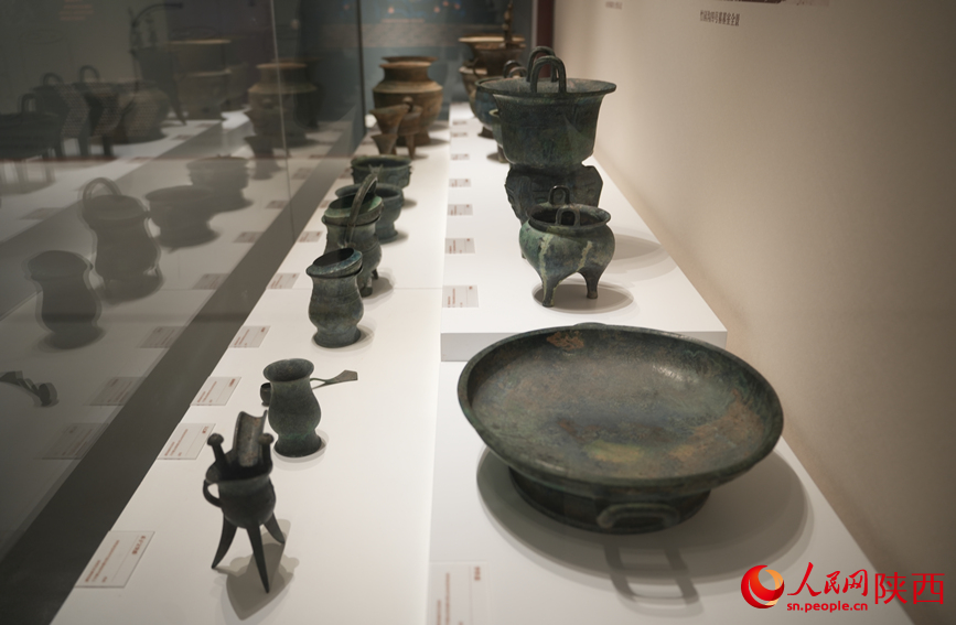 “吉金·中国”展上展出的精品文物。人民网记者 李志强摄