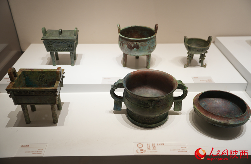 “吉金·中国”展上展出的精品文物。人民网记者 李志强摄