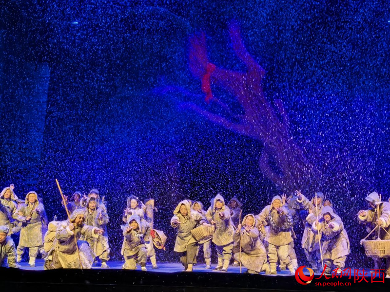 8月14日晚豫劇《秦豫情》演出現場。人民網 王麗攝