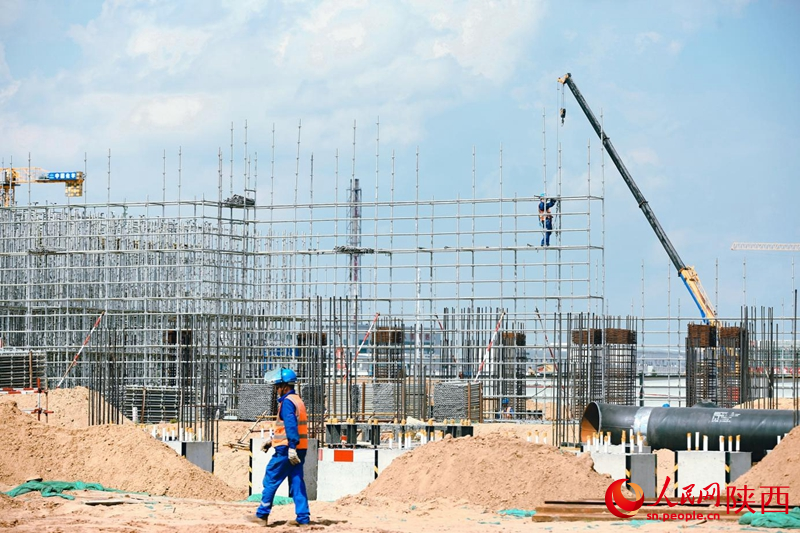 榆能精細化工年產100萬噸高端化學品新材料項目建設現場。人民網記者 孫挺攝