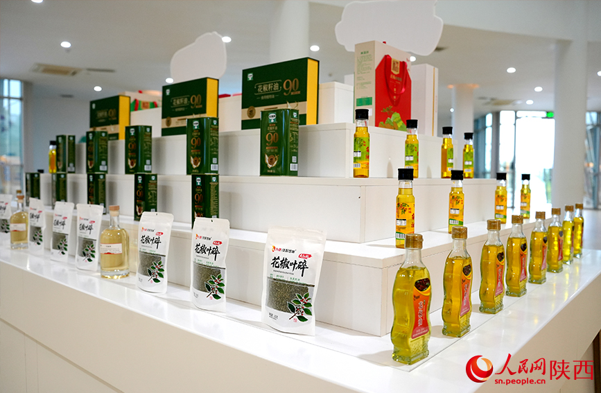 陕西为康生物科技股份有限公司展厅内的花椒产品。人民网记者 孙挺摄