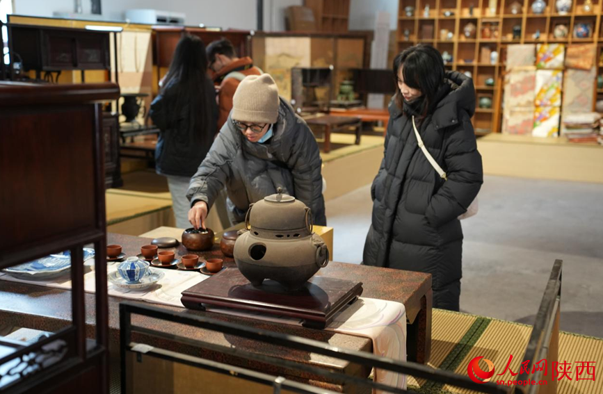 西倉市集文創公園的青年原創品牌店，吸引眾多市民駐足參觀。人民網記者 鄒星攝