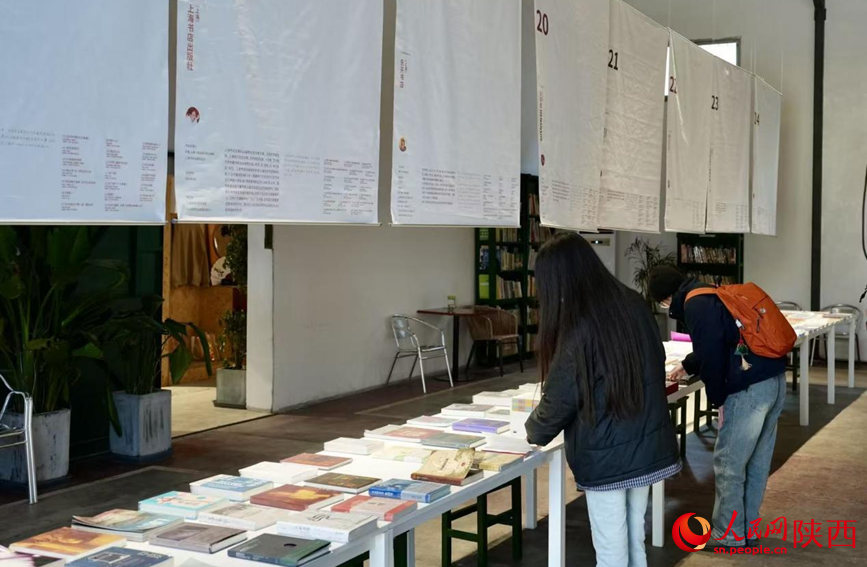 西仓市集文创公园内的书店。人民网记者 邹星摄